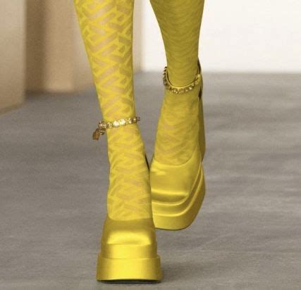 versace shoes aw21 collection